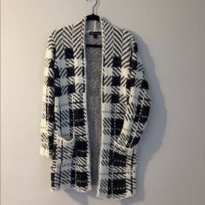 Renuar Monochrome Checkered Knit Cardigan